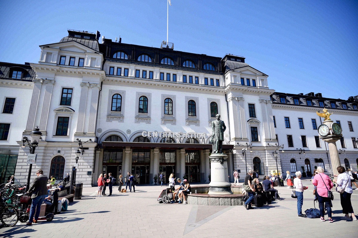 Facciata della stazione centrale di Stoccolma con la statua di Nils Ericson